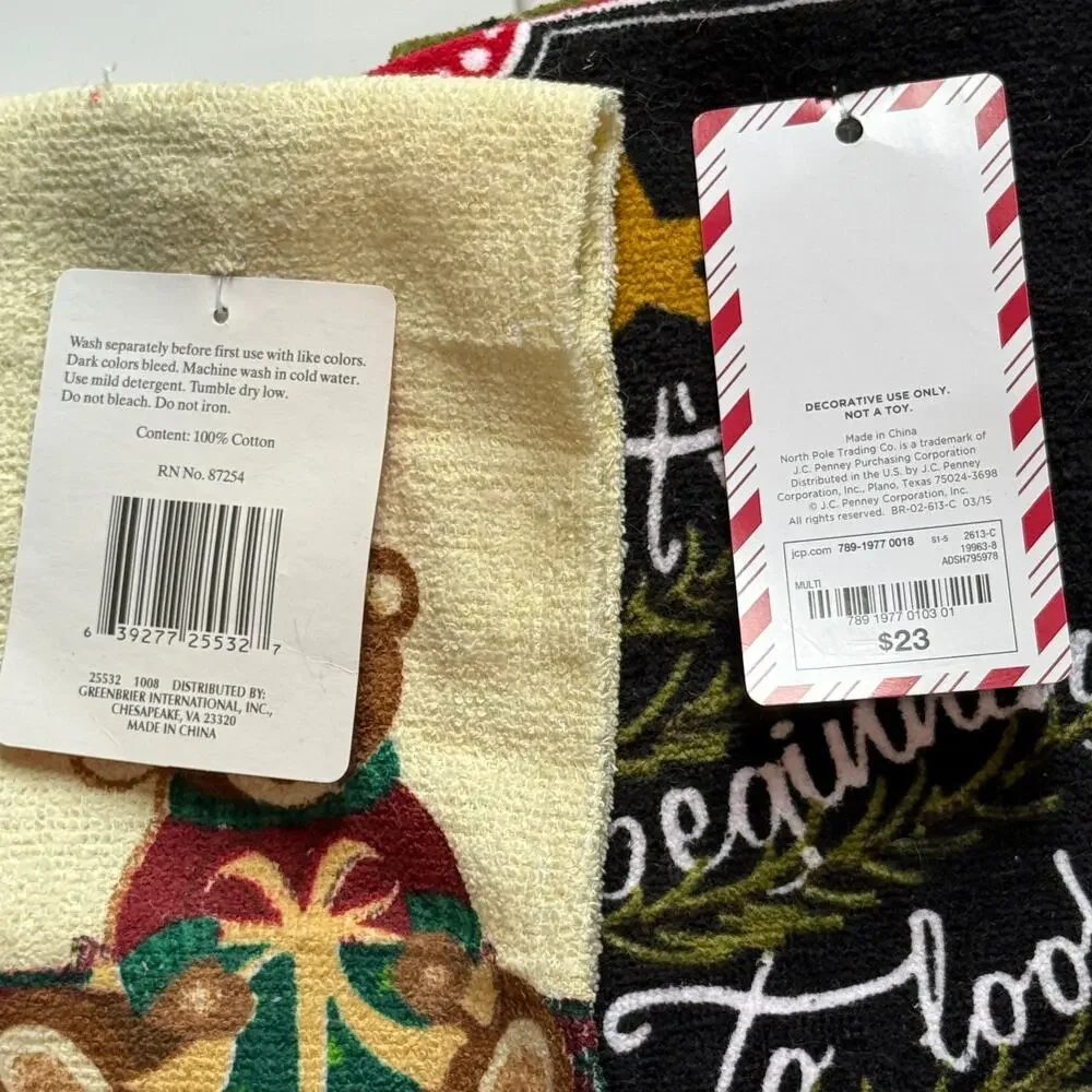 NWT North Pole Trading Co (JC Penney) Christmas themed pair of hand towels.